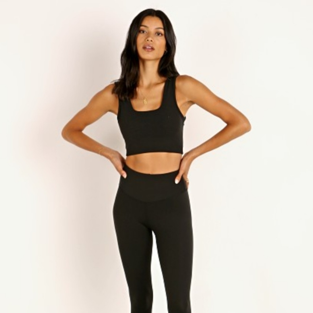 VERY flattering Varley Delta Black Stretch Sports Bra Size Small